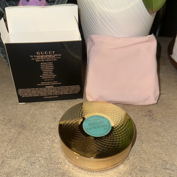 Gucci Poudre De Beauté Éclat Soleil - Gold - Picture 8 of 8